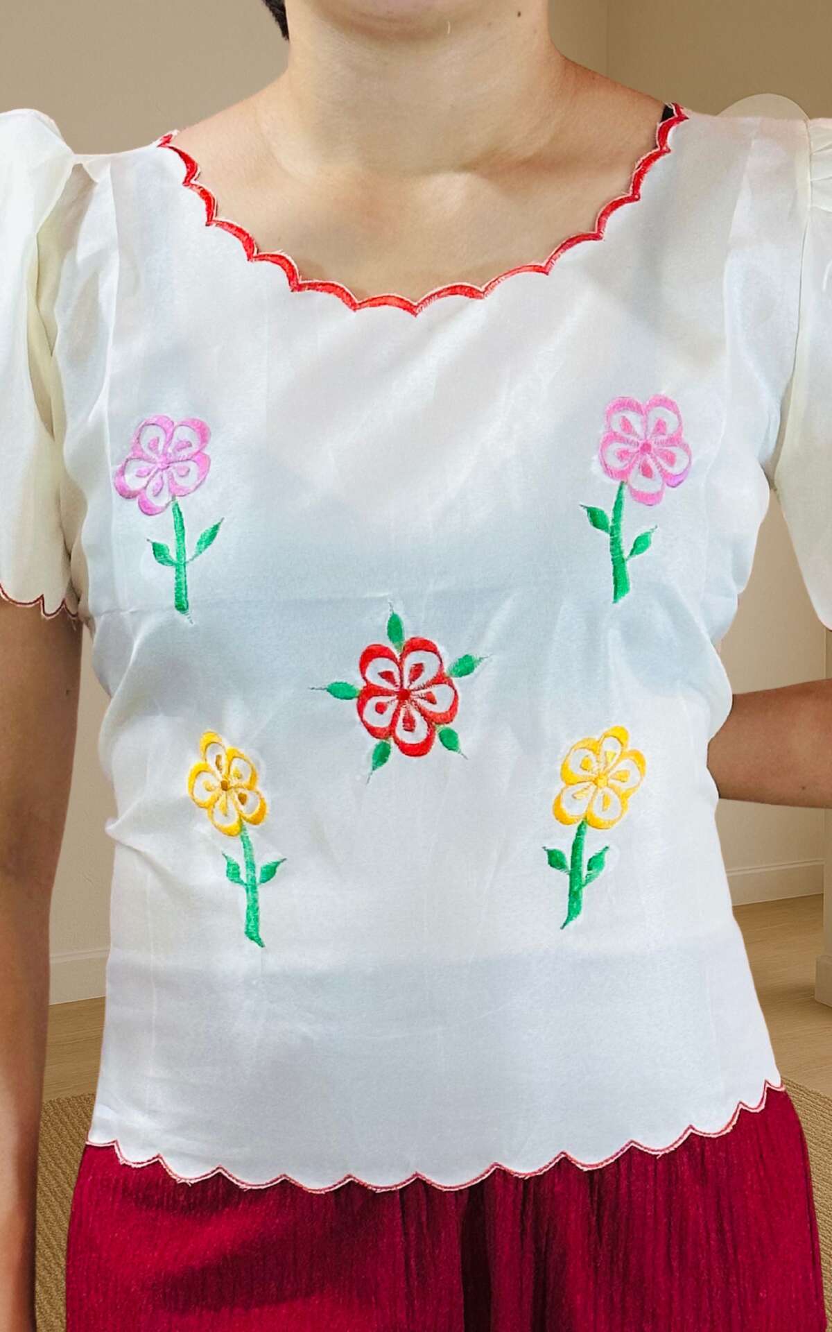 Mestiza top floral close view